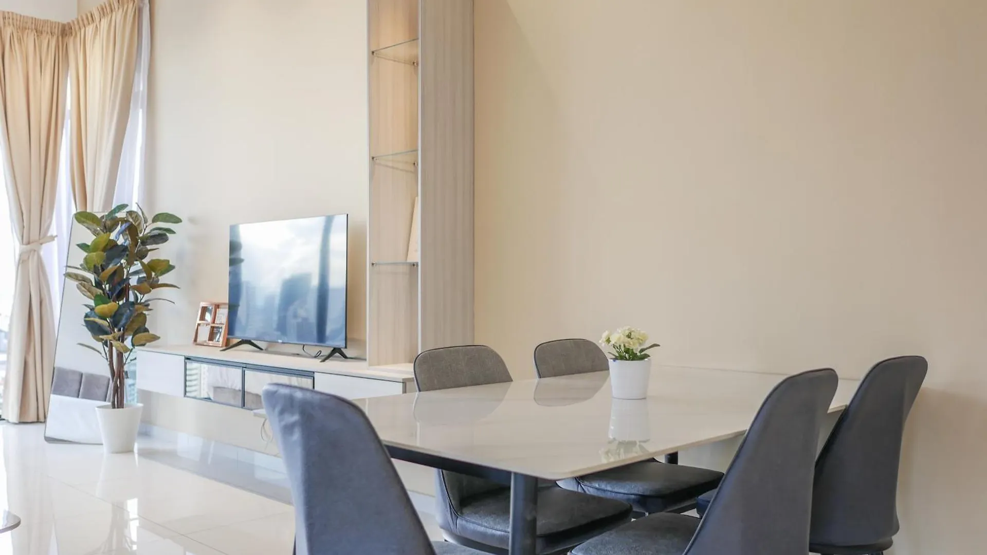 Beacon Executive Suite By Uptrend Home Management George Town